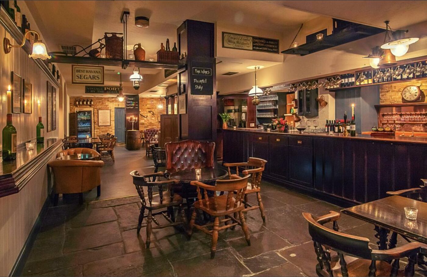The vaulted bar at Davy's at St James', Crown Passage